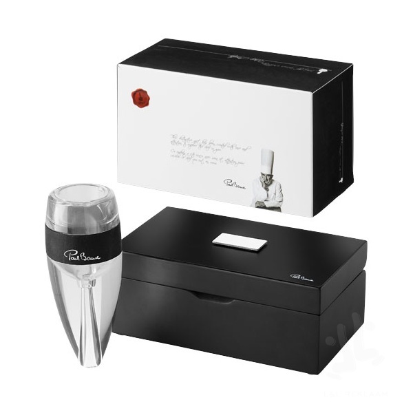 Vine wine aerator